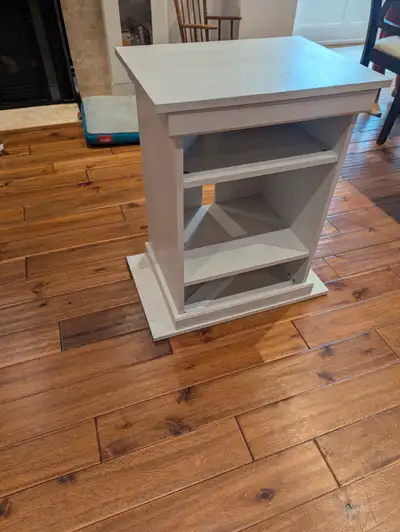20 GALLON FISH TANK STAND – White Stain Sturdy fish tank stand that can hold up to a 20-gallon tank,...