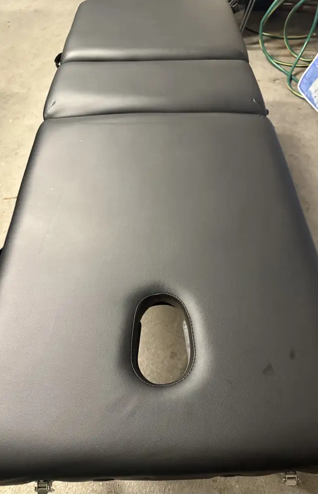 Portable Massage Table (Folding)64656288169857120