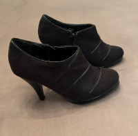 Women’s size 7 shoes