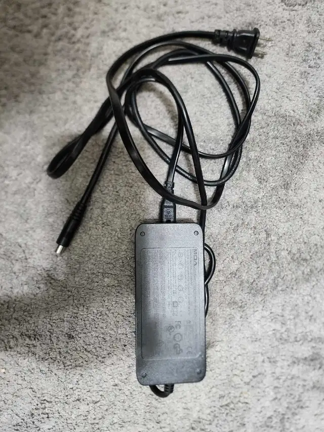 Scooter charger - great condition628632628660491214