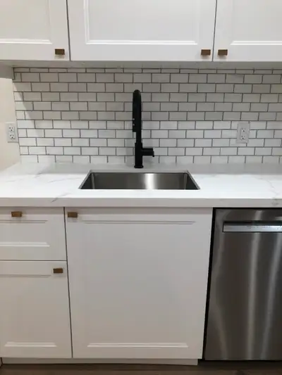 Annex - Renovated 2 Bed / 1 Bath Basement Suite