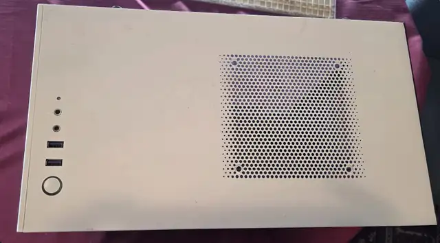 NZXT H200 in System Components in London - Image 4