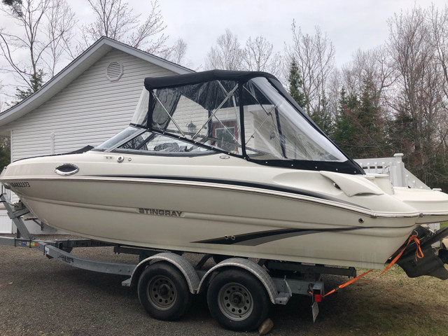 2015 Stingray 215 LR Bowrider in Powerboats & Motorboats in Moncton - Image 3