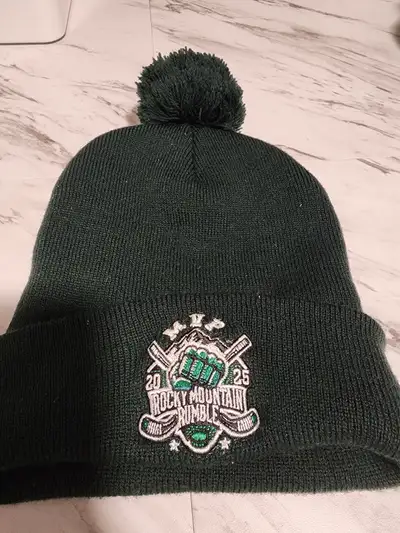 Kids Green Hockey Hat in excellent condition, View more
