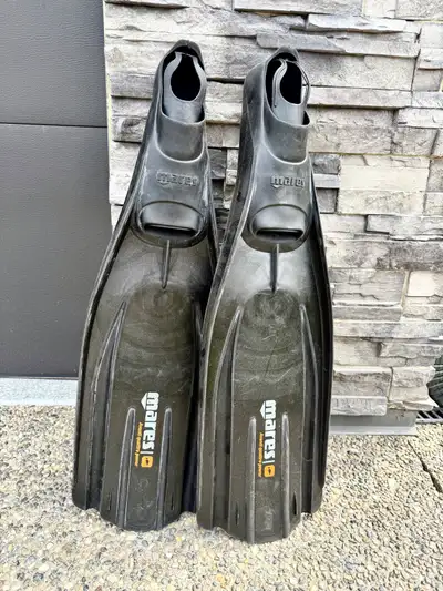 Free Mares diving fins, View more