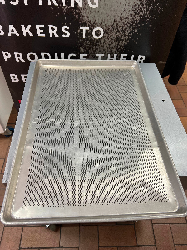 Aluminum Baking Pan - 18 x 26 x 1", Full Sheet in Industrial Kitchen Supplies in Burnaby/New Westminster - Image 2