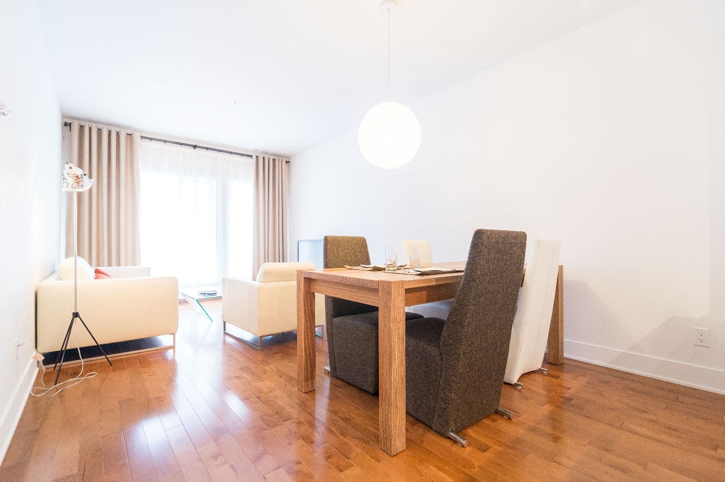 Spacious Fully Furnished and All Inclusive OLD Montreal Condo — photo 3