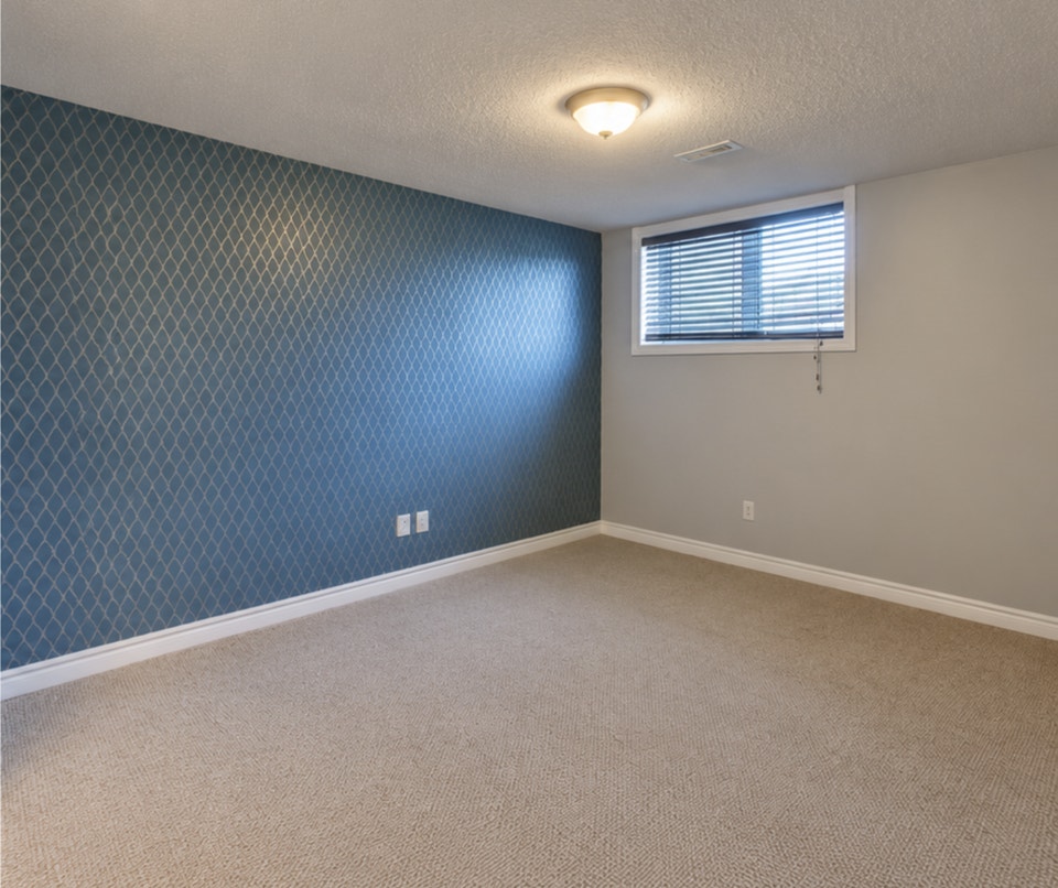 Well-maintained 2-bedroom, 3-bathroom stacked home in Orleans. 5