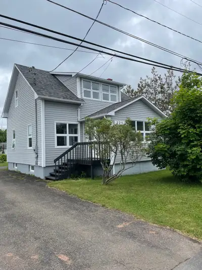 Jolie maison de 1.5 étages située au cœur de la belle ville de Shippagan, tout près de l’université...