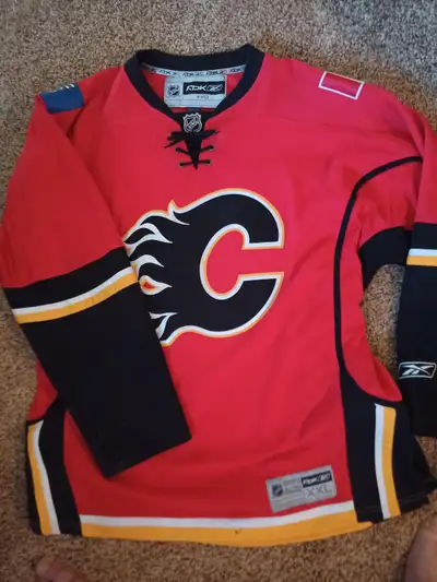 Calgary Flames Jersey size Men's XXL in like new condition, no players name on back