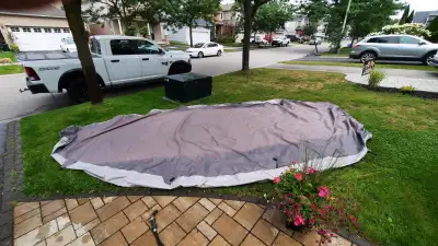This boat cover was used for 1/2 season. Didnt work with what i wanted to do. No longer need it. Fit...