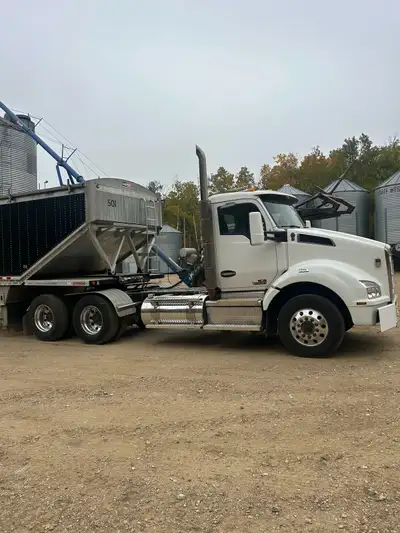 2019 Kenworth T880 Fresh cvip 510 Mx 46 rears 18 speed manual 4 way lockers Engine webasto 650 000 K...
