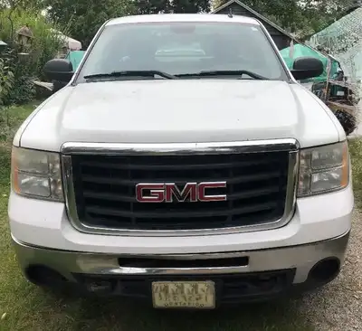 2007 GMC Sierra 2500 HD , New body style. Original 6 liter V8 motor Heavy duty automatic transmissio...
