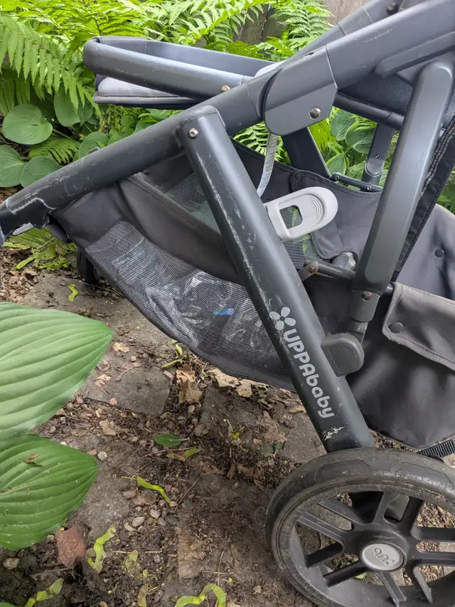 Uppababy Vista stroller v2,  Gray in Strollers, Carriers & Car Seats in Ottawa - Image 4