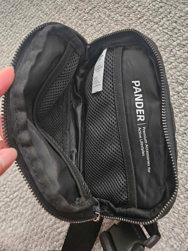 Black fanny pack in Women's - Bags & Wallets in Ottawa - Image 3