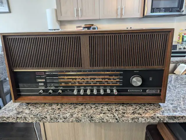 Grundig RF 260U Stereo FM/SW/AM Vintage Radio in Stereo Systems & Home Theatre in Markham / York Region - Image 2