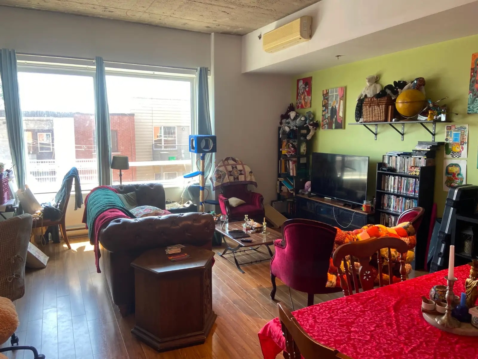 Large loft apartment in Parc Extension — photo 1