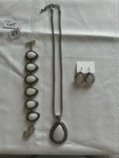 This lot features a coordinated jewelry set with a bracelet, necklace, and earrings, all in good con...