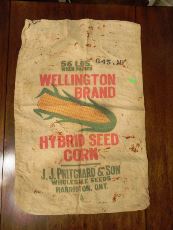 Awesome Vintage Wellington Brand Hybrid Seed Corn Bushel Bag Sac in Arts & Collectibles in Kitchener / Waterloo - Image 3