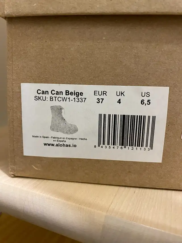 Can Can Alohas White / Cream Leather Boots size 6.5 / 7 in Women's - Shoes in Oakville / Halton Region - Image 5