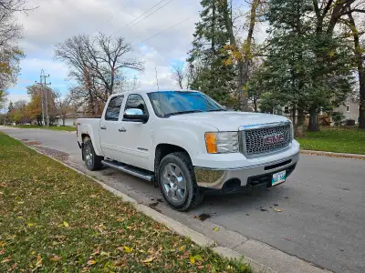2011 Sierra crew cab . Truck has 266.000 klms on it. It has some rust in the usual places. Over the...