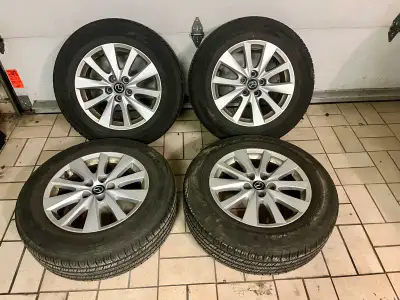 Pneus Good Year Assurance (225/65/17) Mags d'origine Mazda CX5 (17x7J 50) En bonne condition