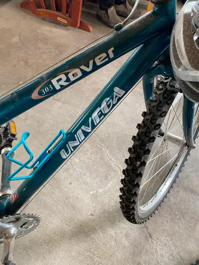 Men's Rover 303 Univega Mountain Bike. 7 speed. Free wheel rear cogs and Shinamo deraileur. Seat has...