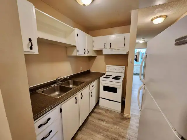 For Rent !! in Other in Calgary - Image 3