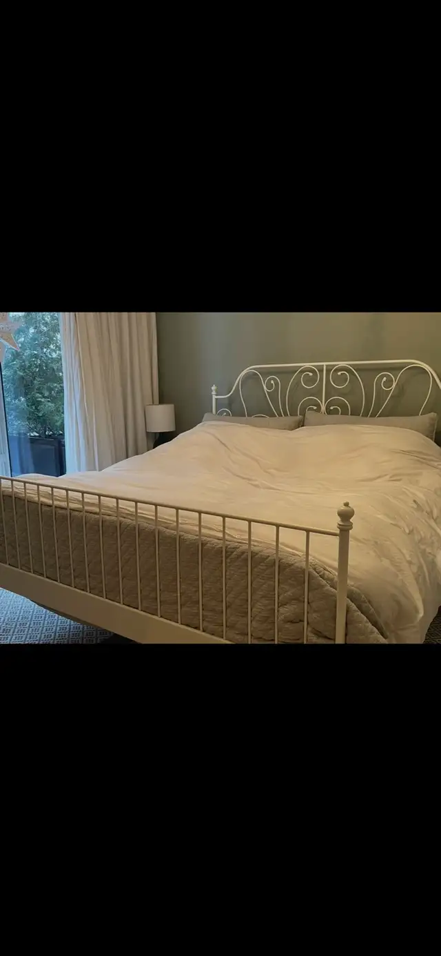 Lit IKEA King métal blanc  in Beds & Mattresses in Longueuil / South Shore - Image 2