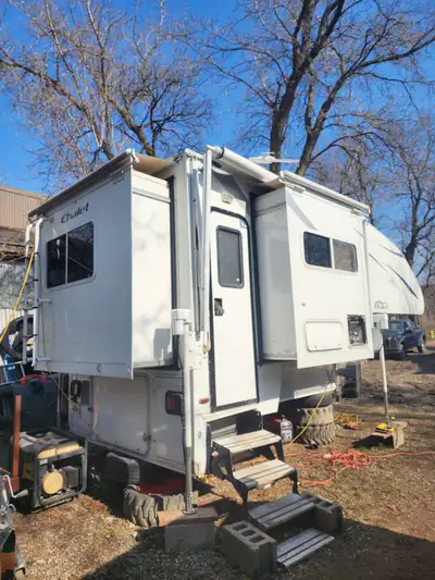 Truck camper chalets 2014 3 slide out full load 4 season brand new electrical jack evrething work ne...