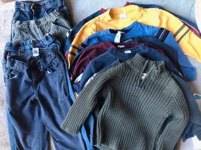 OLD NAVY BOYS CLOTHING - Sizes 4T and XS(4) 13 Old Navy long sleeved cotton g shirts (including one...