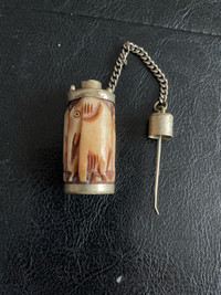 Carved snuff bottle 