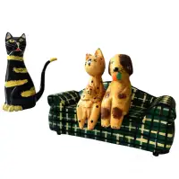 Petite décoration chat & chien sur canapé