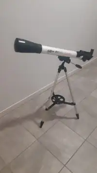 Beau télescope pour enfant