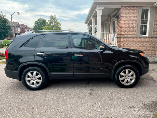 2011 Kia Sorento FWD 4dr I4 Auto LX in Cars & Trucks in Oshawa / Durham Region - Image 2