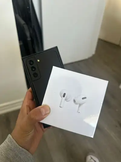Samsung Galaxy S22 256GB **Airpods/Charger Set/Delivery**, View more