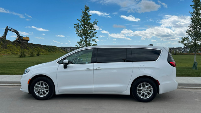 2023 Chrysler Pacifica in Cars & Trucks in Calgary - Image 3