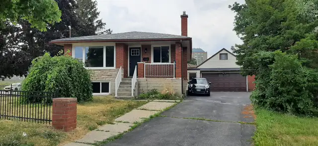 3 bedrooms upper level totally renovated