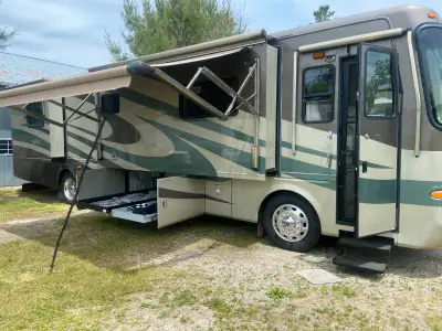 2005 Monaco Diplomat 40 foot with cat 350 HP. 1000 ft. Lbs. torque. smooth air, ride, and air brakes...