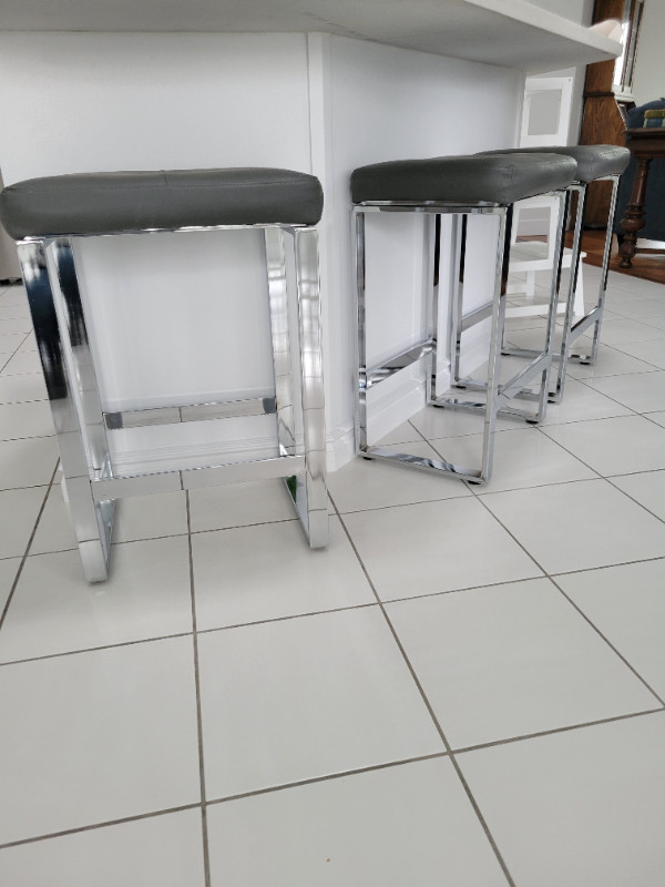 Counter Height Stools in Chairs & Recliners in Strathcona County