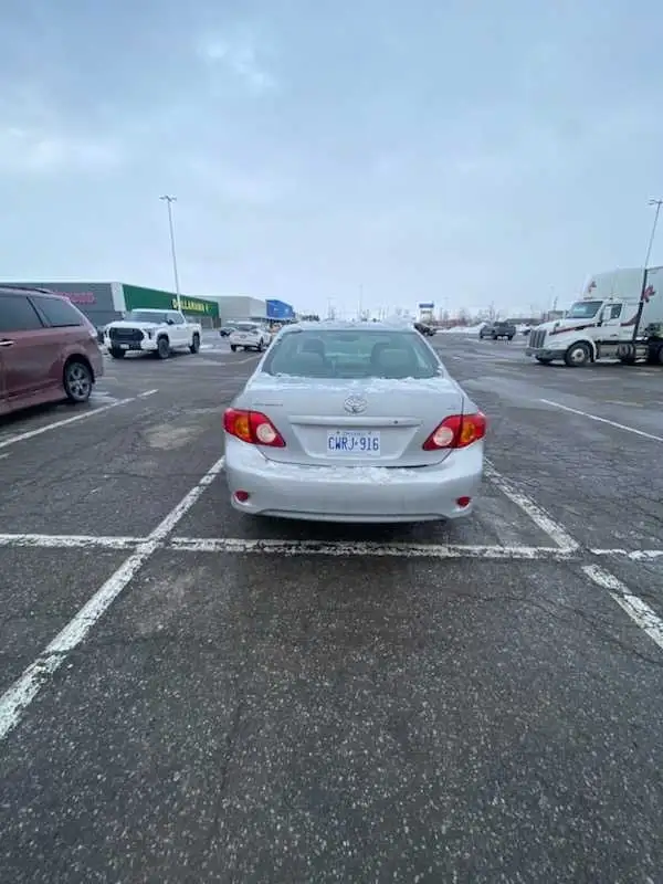 2010 Corolla le in Cars & Trucks in Barrie - Image 5