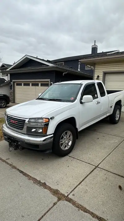 I'm selling my 2012 GMC Canyon, 5.3L V8 ACTIVE a reliable pickup truck with a sturdy build * Trailer...