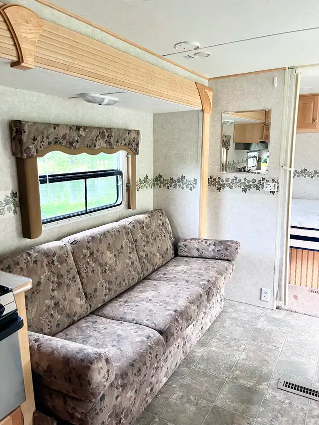 2005 Trail Lite Camper Sleeps 6 in Travel Trailers & Campers in Fort St. John - Image 6