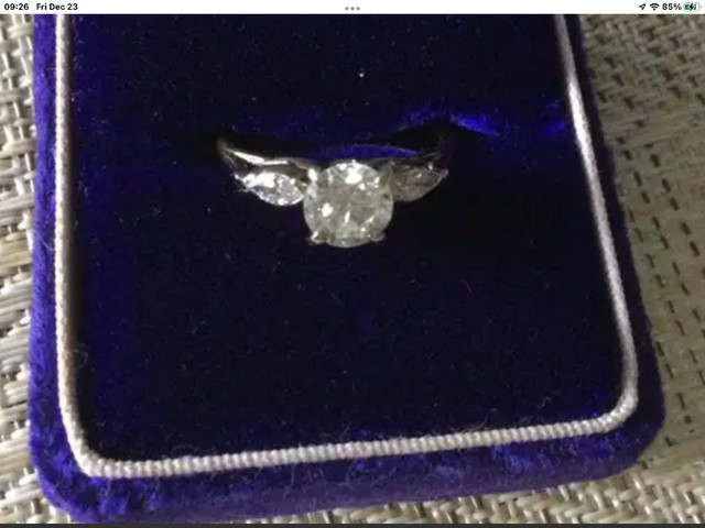 RING - LADIES DIAMOND in Jewellery & Watches in City of Toronto