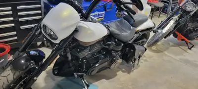 2016 CVO Prostreet Breakout, V&H pipes, sway bar saddle bag 12”rise on bars low km comes with tarp a...