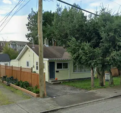 2 Bedroom rancher house, newly renovated. Nice big yard. Close to all amenities. Rent is $2000 per m...