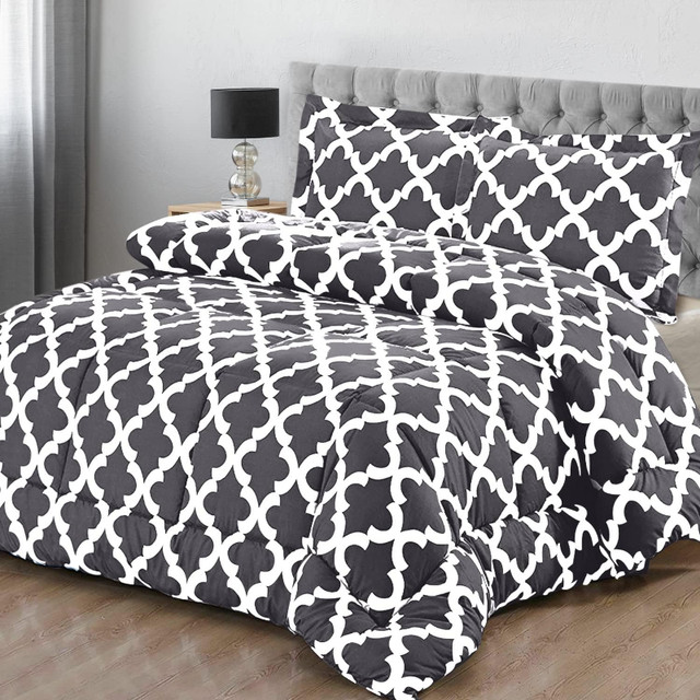 New Queen Size Grey & White Patterned 3 Piece Comforter Set in Bedding in North Bay - Image 2