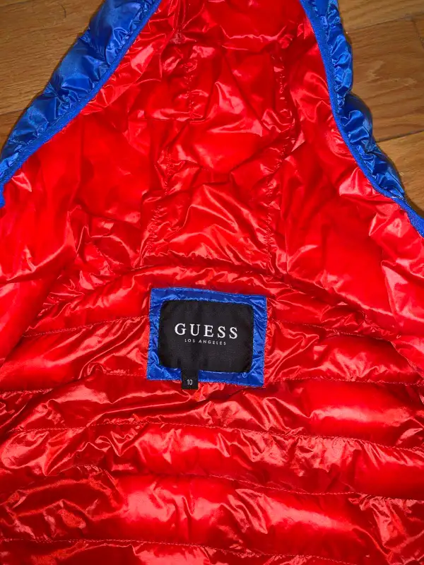 Manteau neuf doudoune Guess 10 ans blue in Kids & Youth in City of Montréal - Image 6