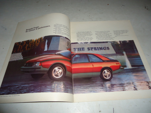 1982 RENAULT FUEGO DEALER SALES BROCHURE. CAN MAIL IN CANADA. dans Art et objets de collection  à Belleville - Image 2