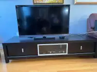 Télé et meuble de télé 